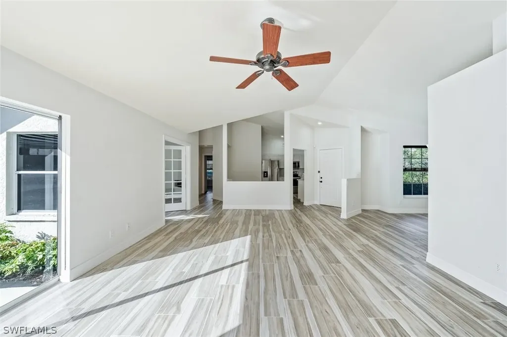 118 Fountain Circle Naples FL 34119