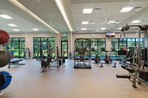 118 Fountain Circle Naples FL 34119
