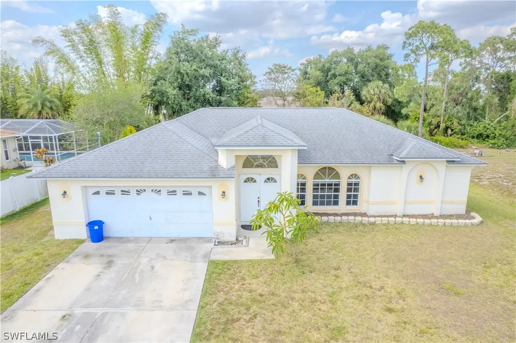 211 Des Cartes Street Fort Myers FL 33913