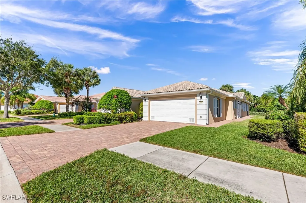 8267 Yasmina Way Naples FL 34114