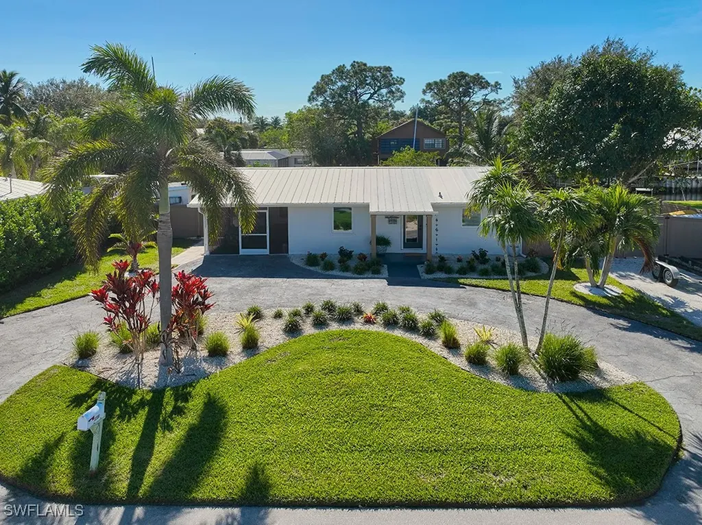2736 Riverview Drive Naples FL 34112
