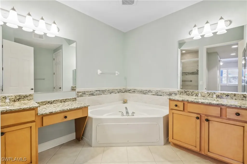 225 Shadroe Cove Circle Cape Coral FL 33991