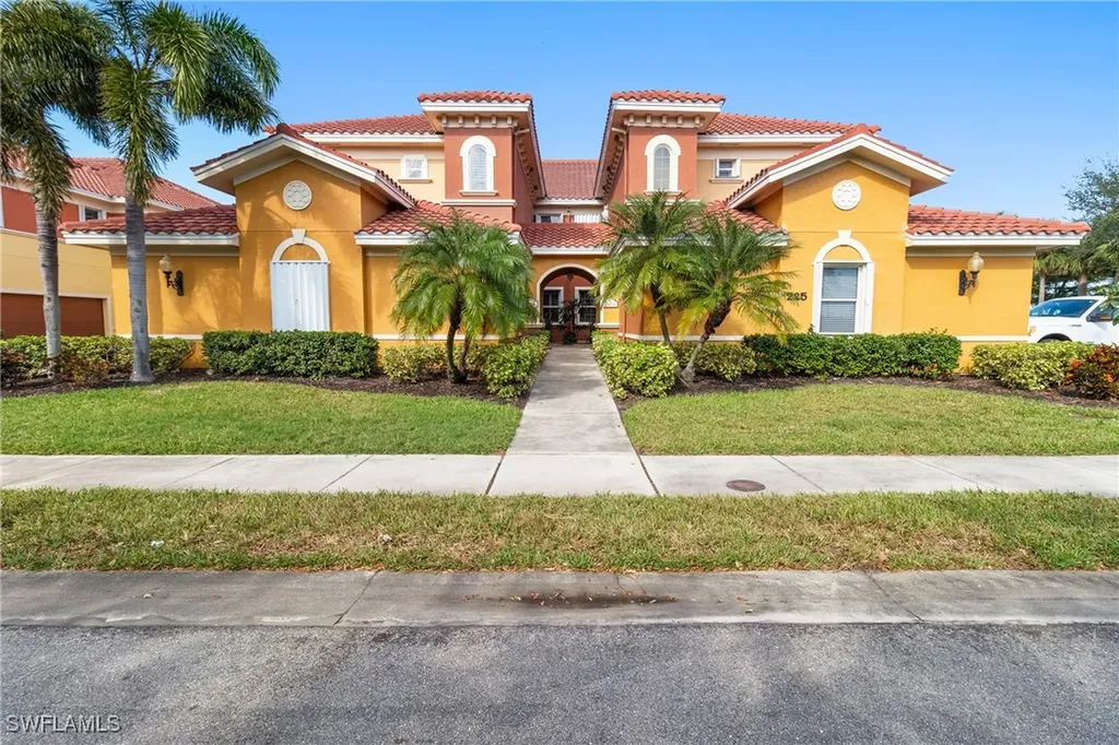 225 Shadroe Cove Circle Cape Coral FL 33991