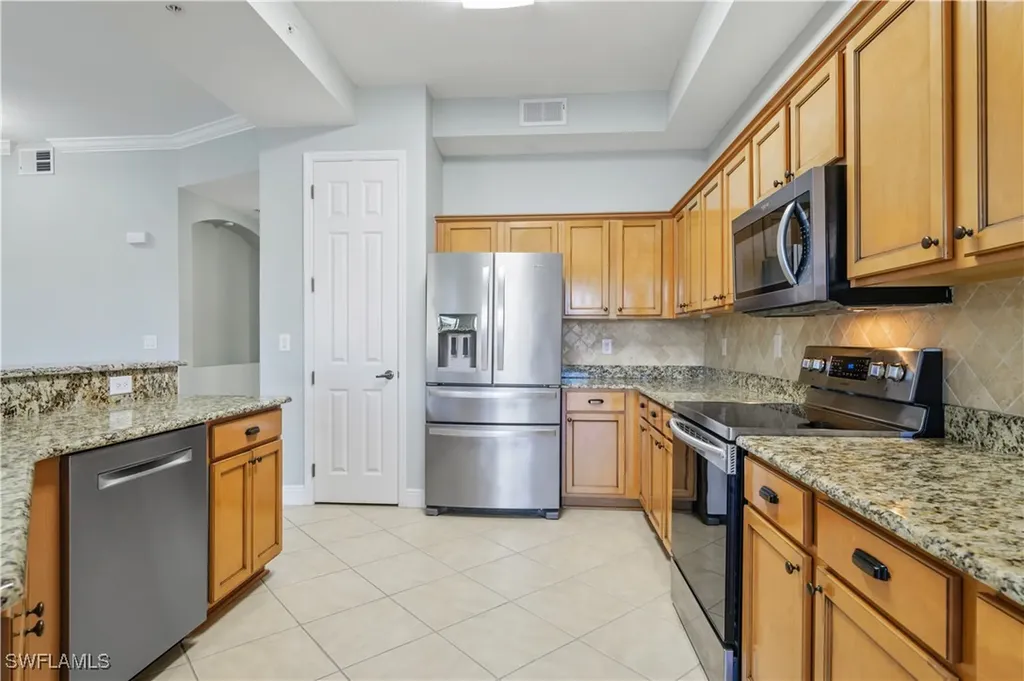 225 Shadroe Cove Circle Cape Coral FL 33991