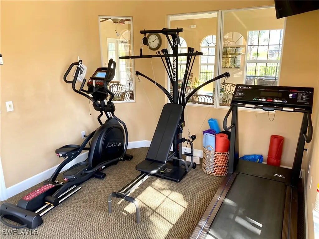 225 Shadroe Cove Circle Cape Coral FL 33991