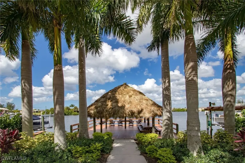225 Shadroe Cove Circle Cape Coral FL 33991