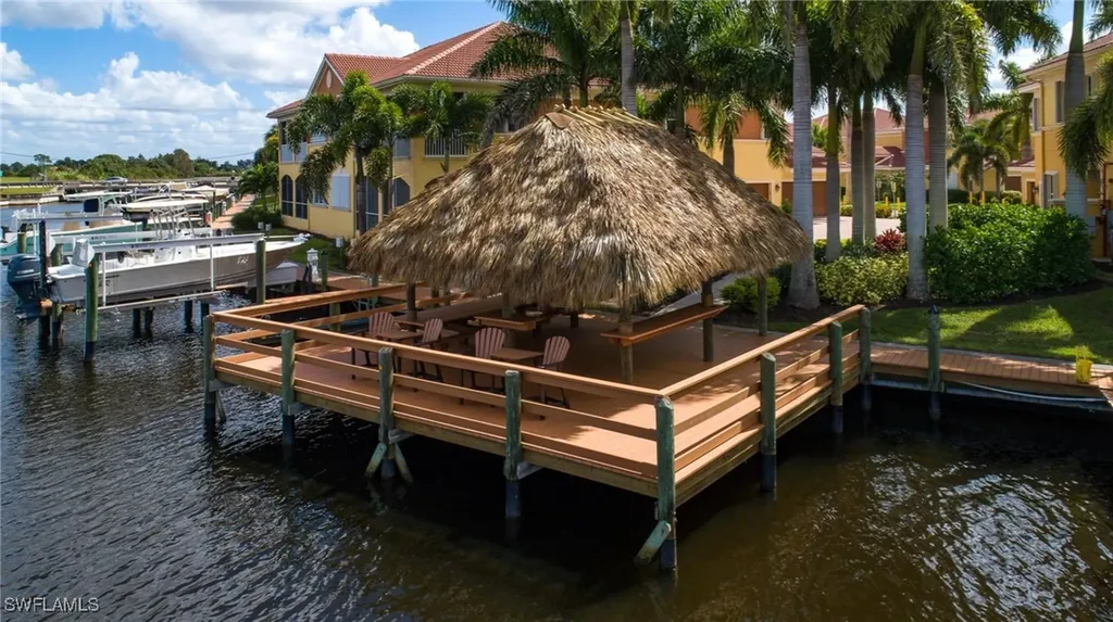 225 Shadroe Cove Circle Cape Coral FL 33991