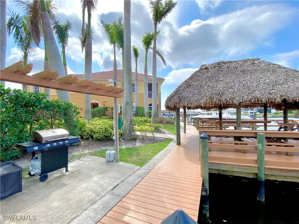 225 Shadroe Cove Circle Cape Coral FL 33991