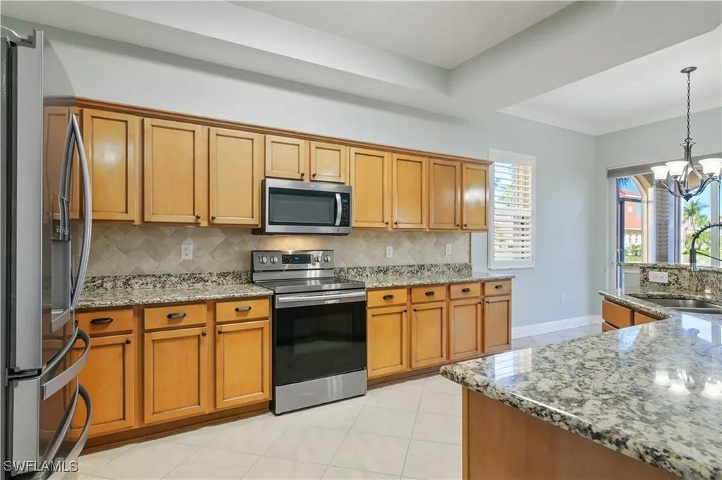 225 Shadroe Cove Circle Cape Coral FL 33991