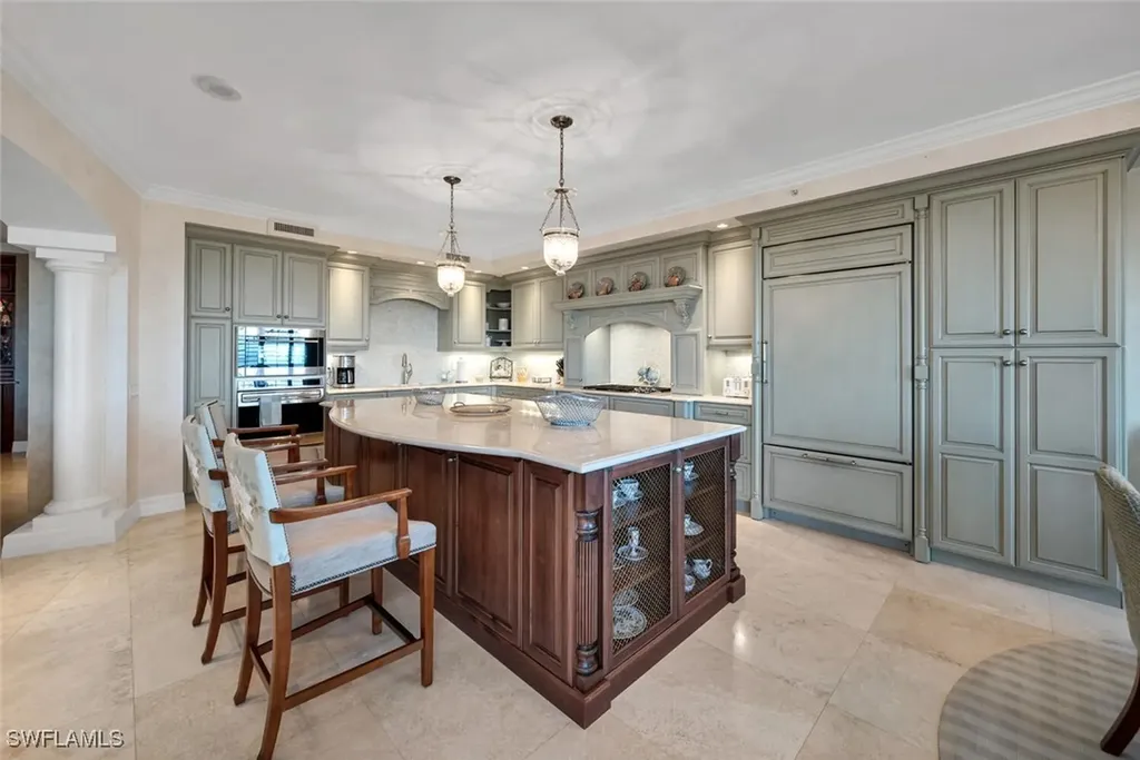 7575 Pelican Bay Boulevard Naples FL 34108