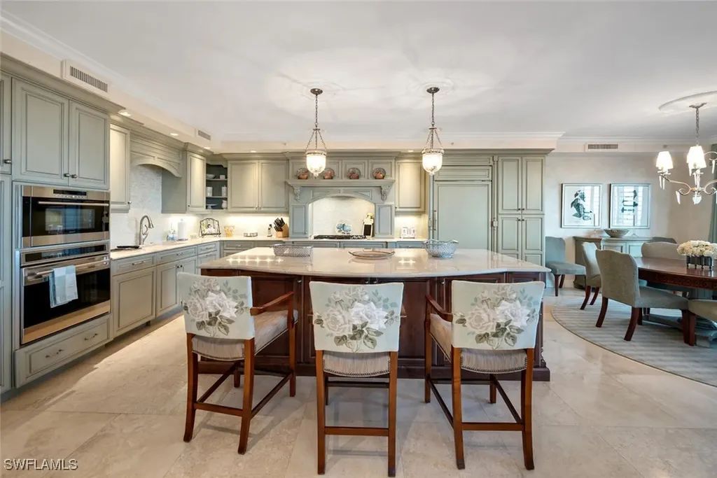 7575 Pelican Bay Boulevard Naples FL 34108