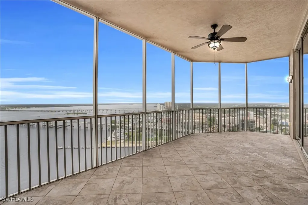 2090 W First Street Fort Myers FL 33901