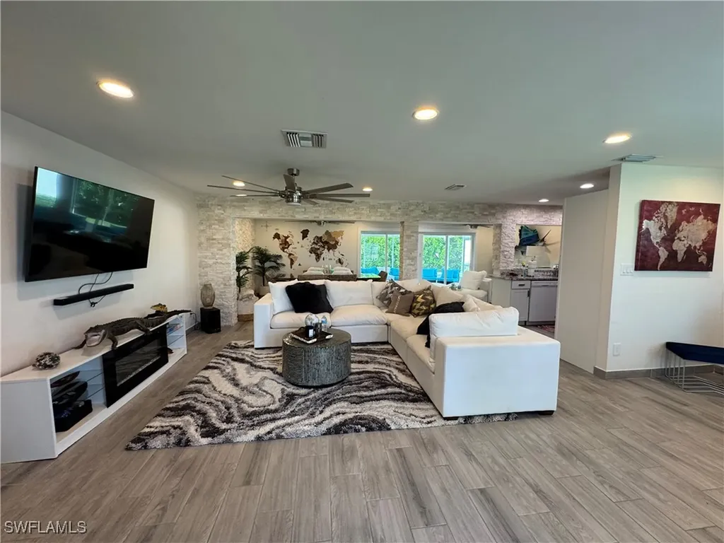 3720 SE 21st Place Cape Coral FL 33904