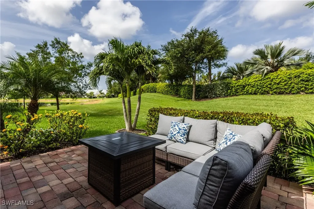 Naples FL, 14859 Edgewater Circle