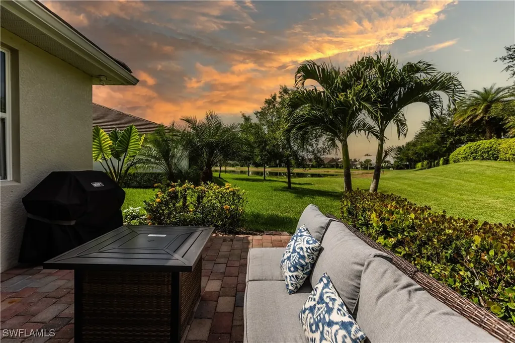 14859 Edgewater Circle Naples FL 34114
