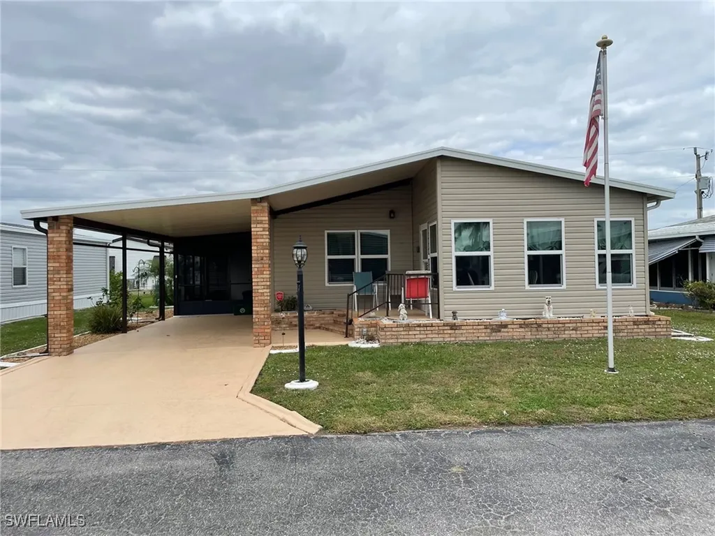 9097 Flamingo Circle North Fort Myers FL 33903