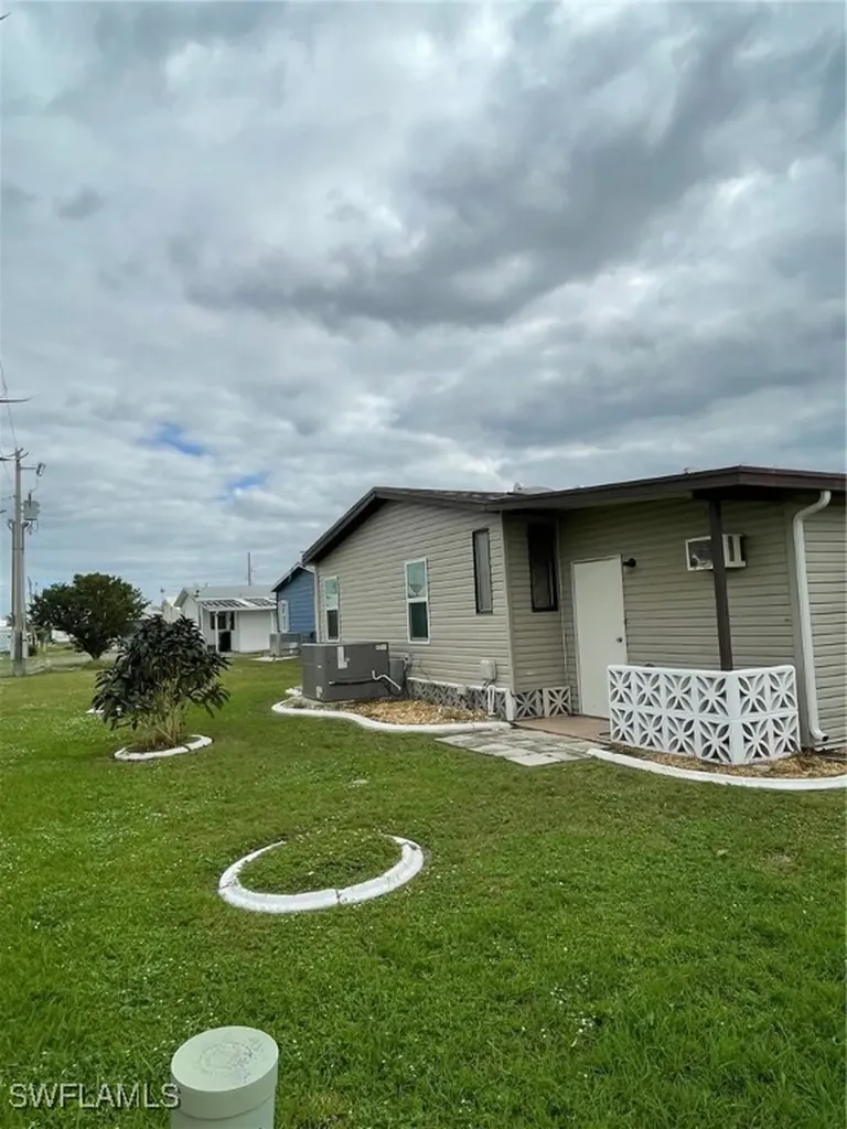 9097 Flamingo Circle North Fort Myers FL 33903