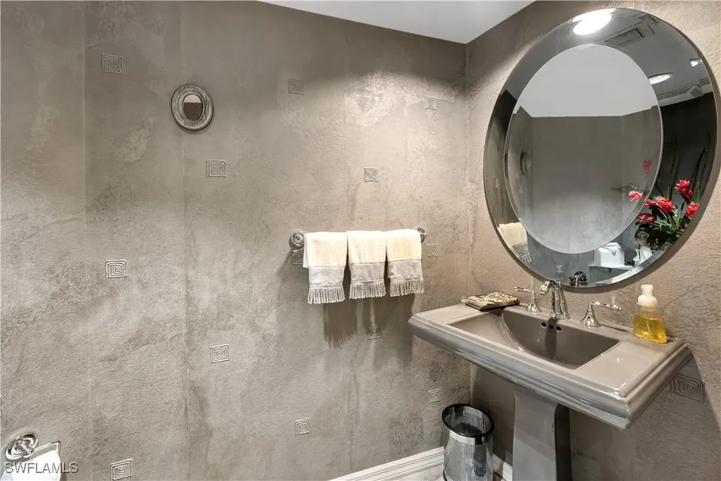 7575 Pelican Bay Boulevard Naples FL 34108