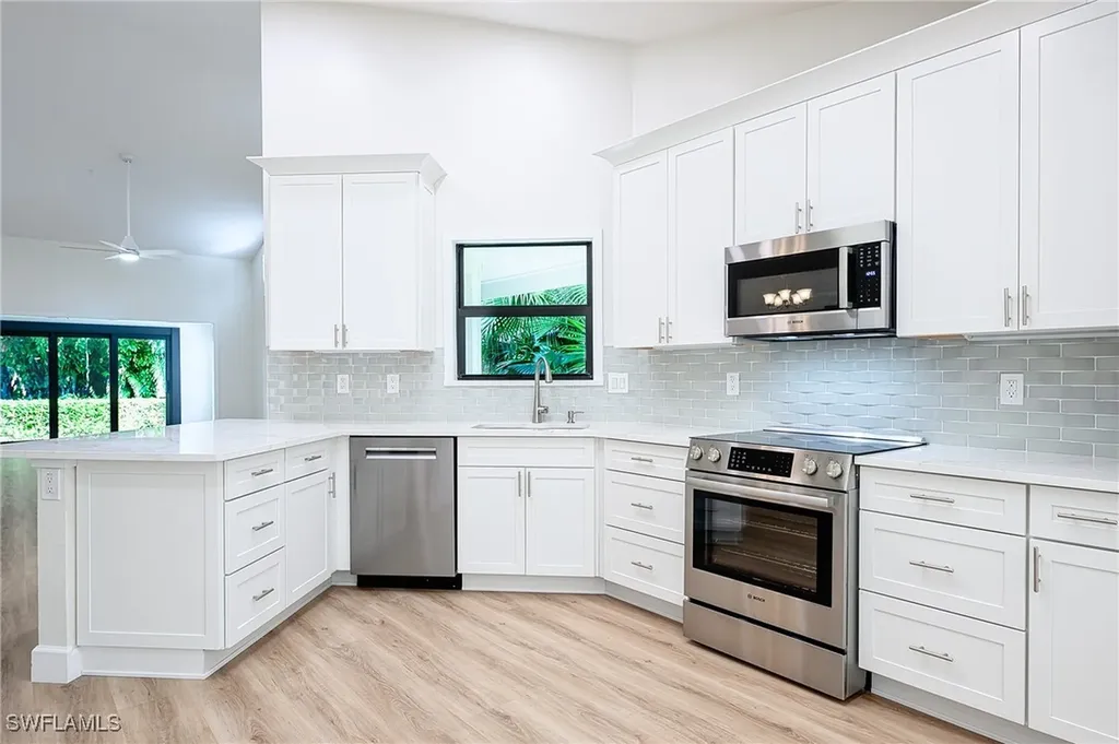 571 Park Shore Drive Naples FL 34103