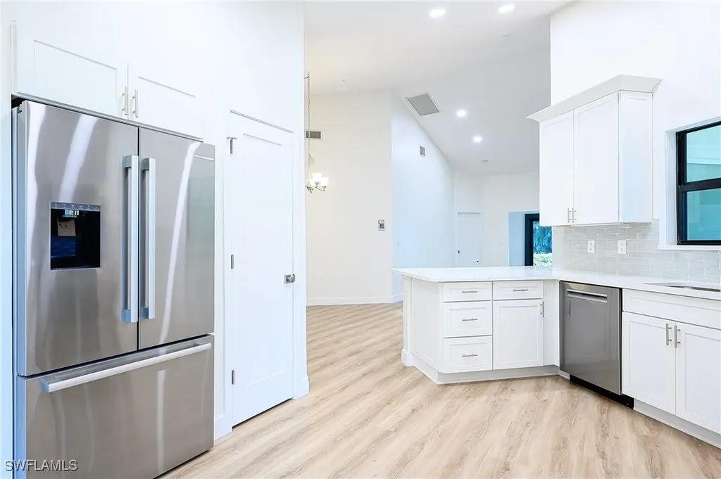 571 Park Shore Drive Naples FL 34103