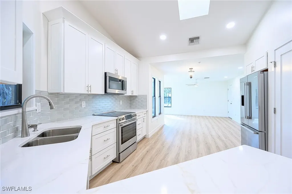 571 Park Shore Drive Naples FL 34103