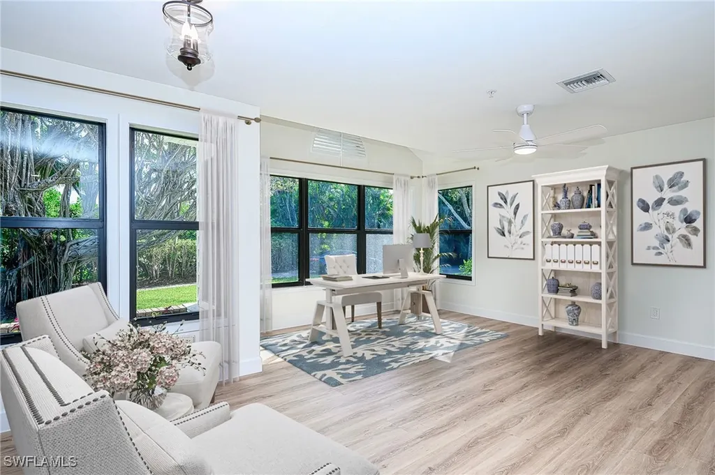 571 Park Shore Drive Naples FL 34103