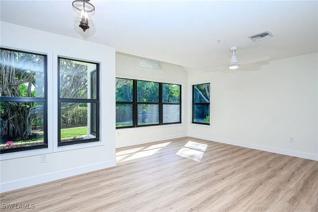 571 Park Shore Drive Naples FL 34103