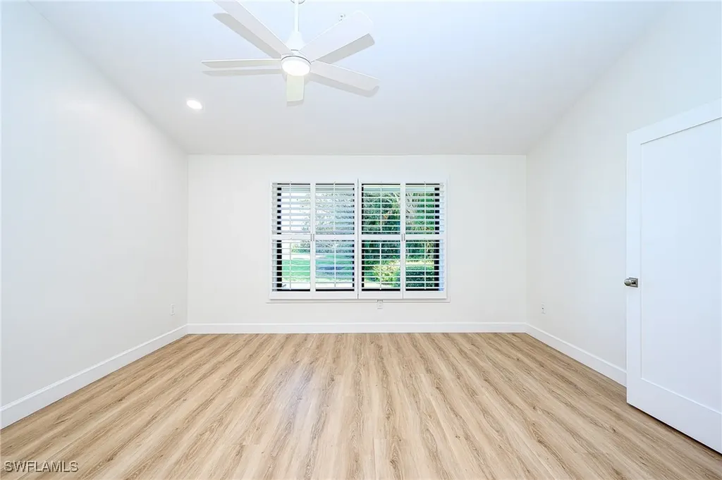 571 Park Shore Drive Naples FL 34103
