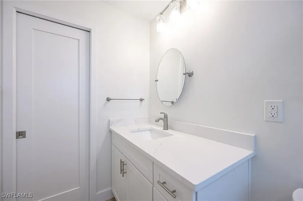 571 Park Shore Drive Naples FL 34103