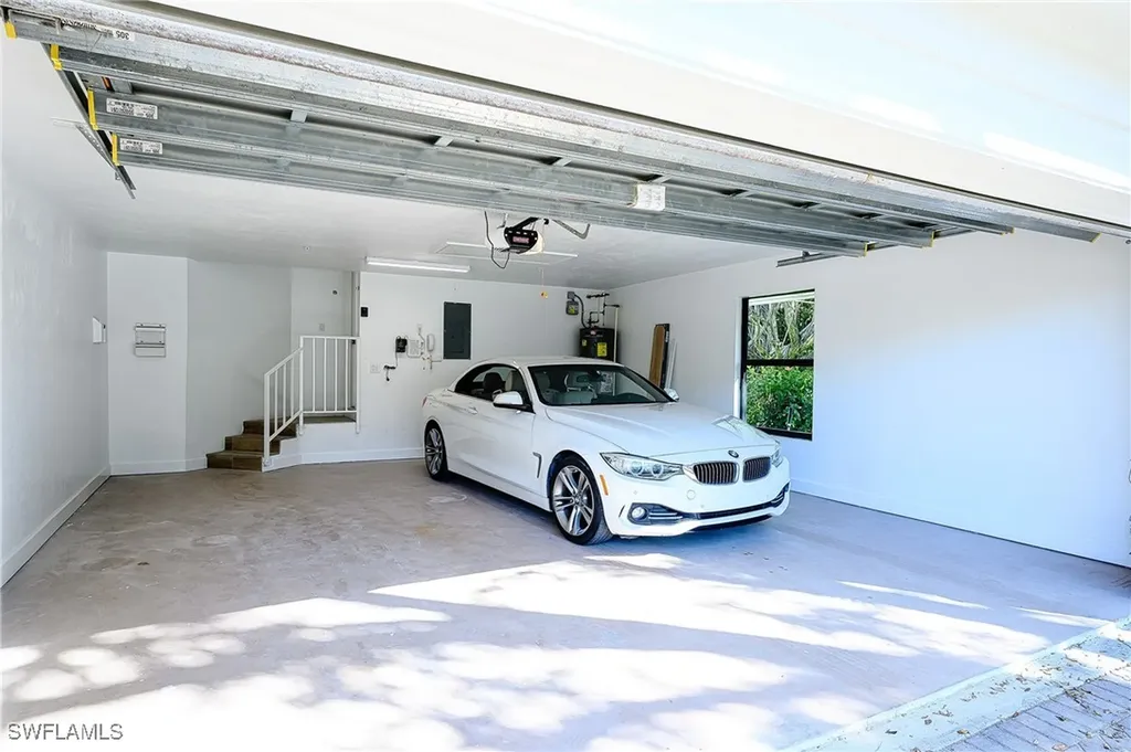 571 Park Shore Drive Naples FL 34103