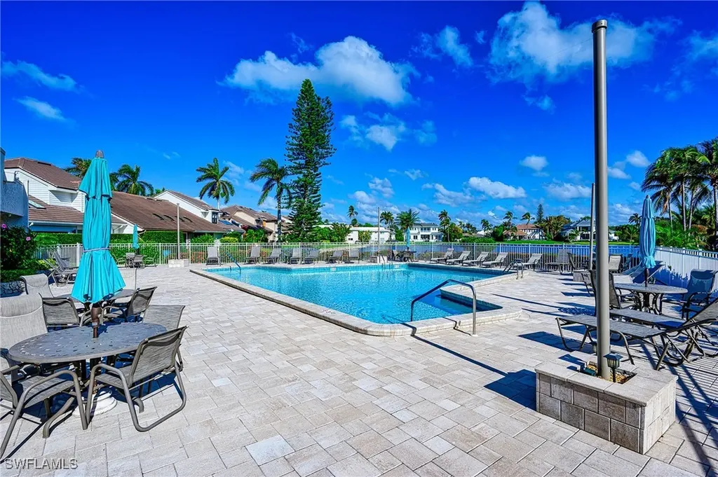 571 Park Shore Drive Naples FL 34103