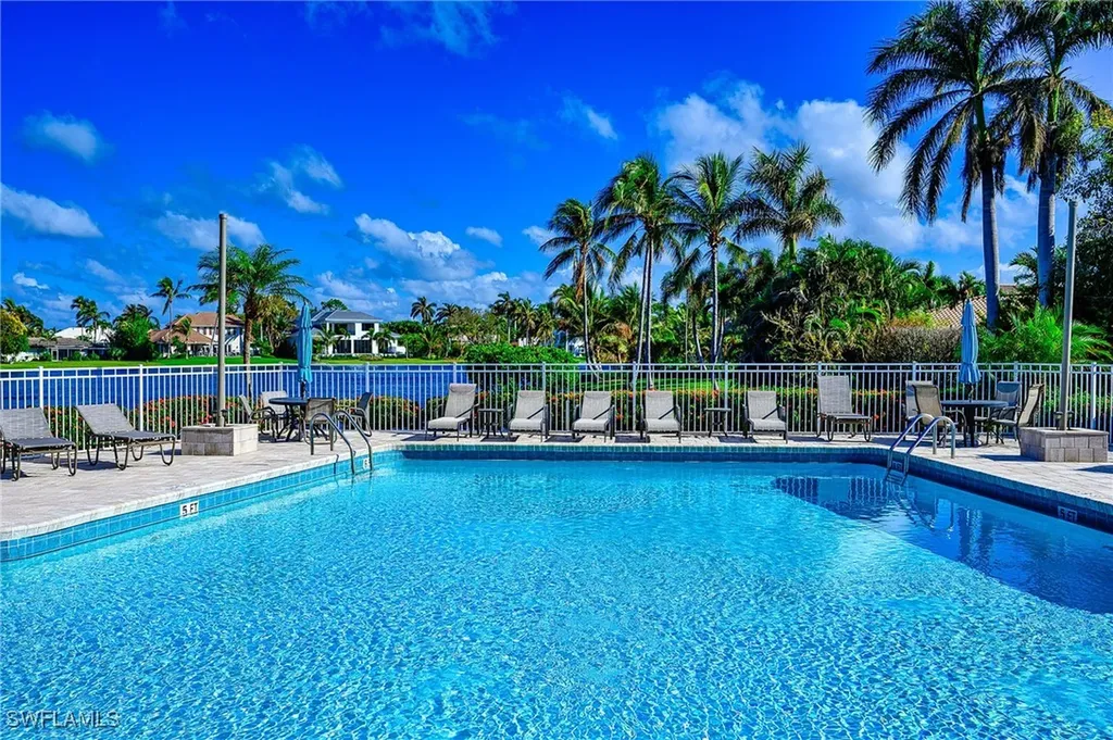 571 Park Shore Drive Naples FL 34103