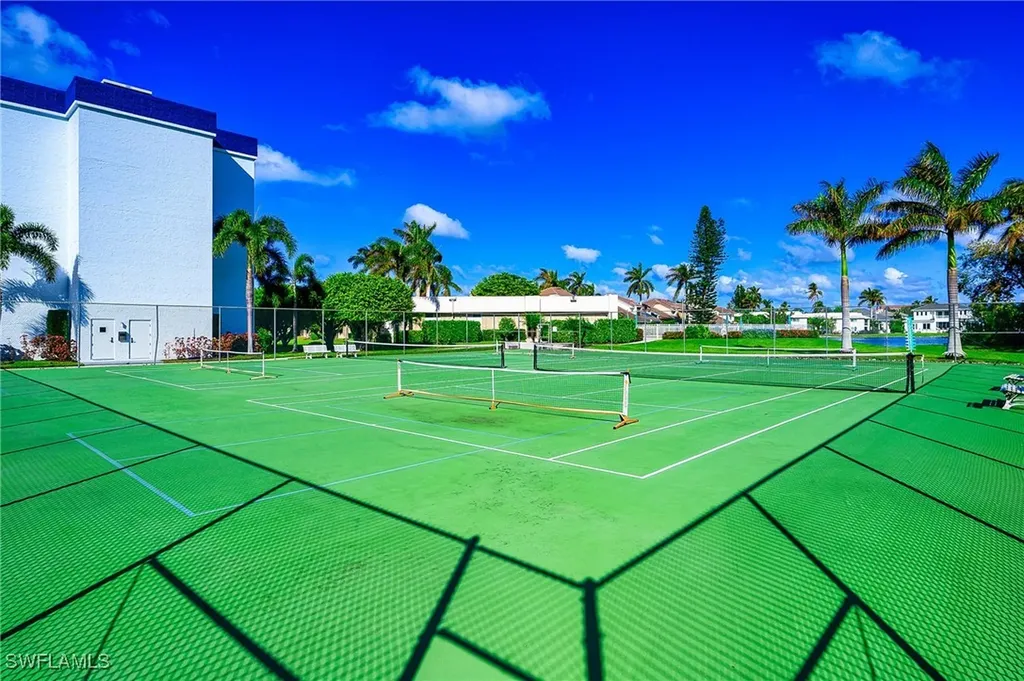 571 Park Shore Drive Naples FL 34103