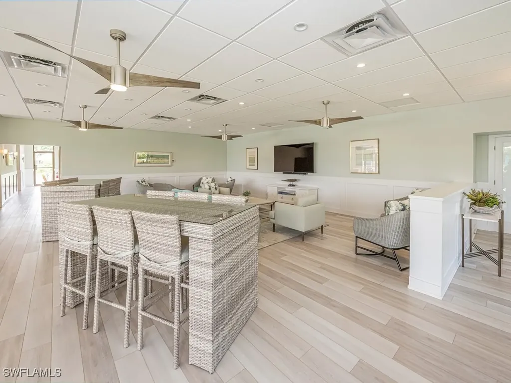 571 Park Shore Drive Naples FL 34103