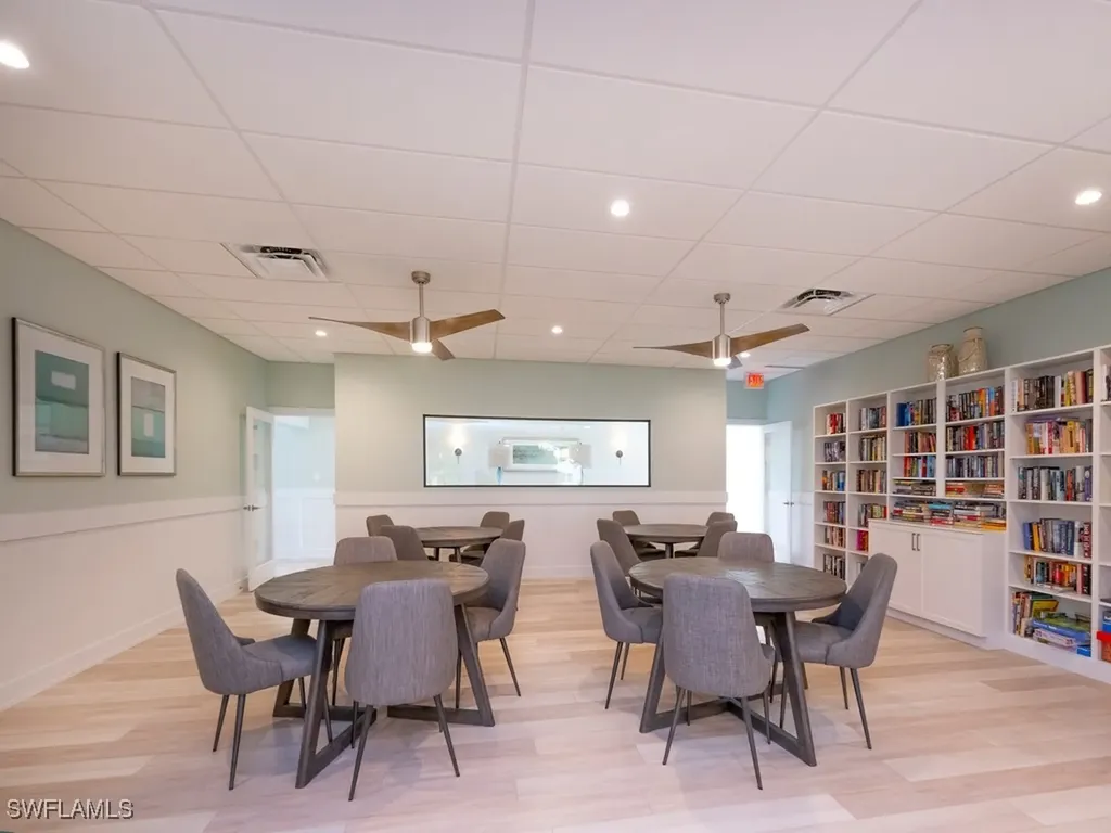 571 Park Shore Drive Naples FL 34103