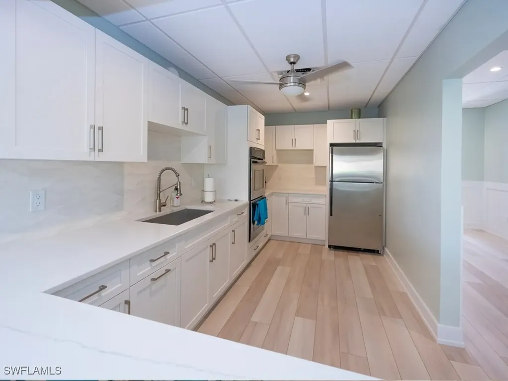 571 Park Shore Drive Naples FL 34103