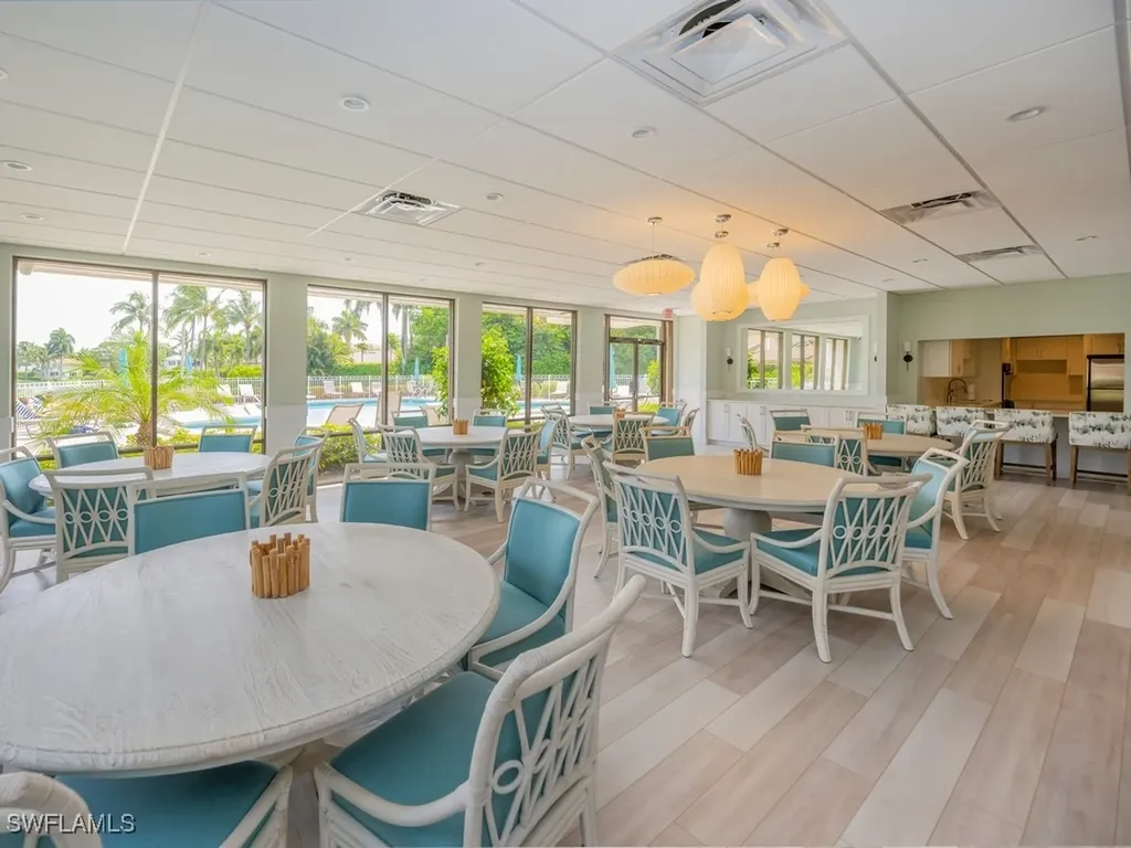 571 Park Shore Drive Naples FL 34103