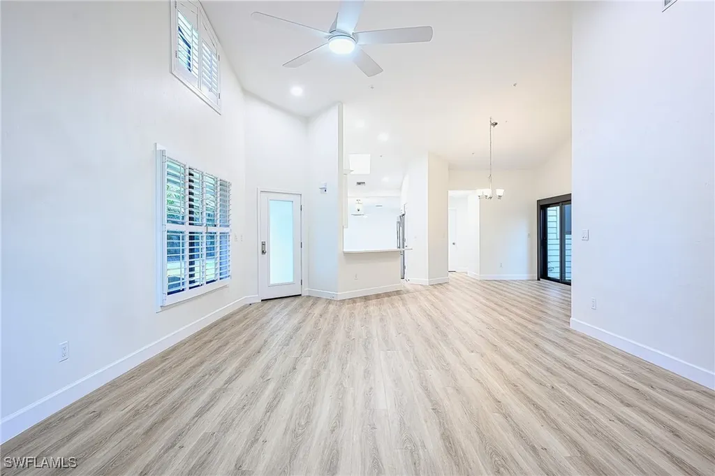 571 Park Shore Drive Naples FL 34103