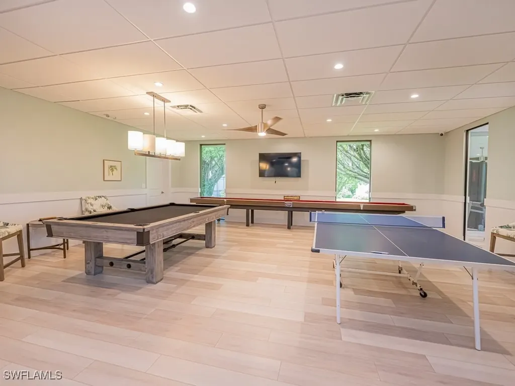 571 Park Shore Drive Naples FL 34103