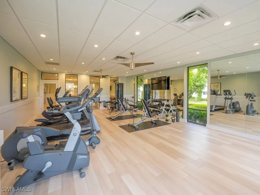 571 Park Shore Drive Naples FL 34103