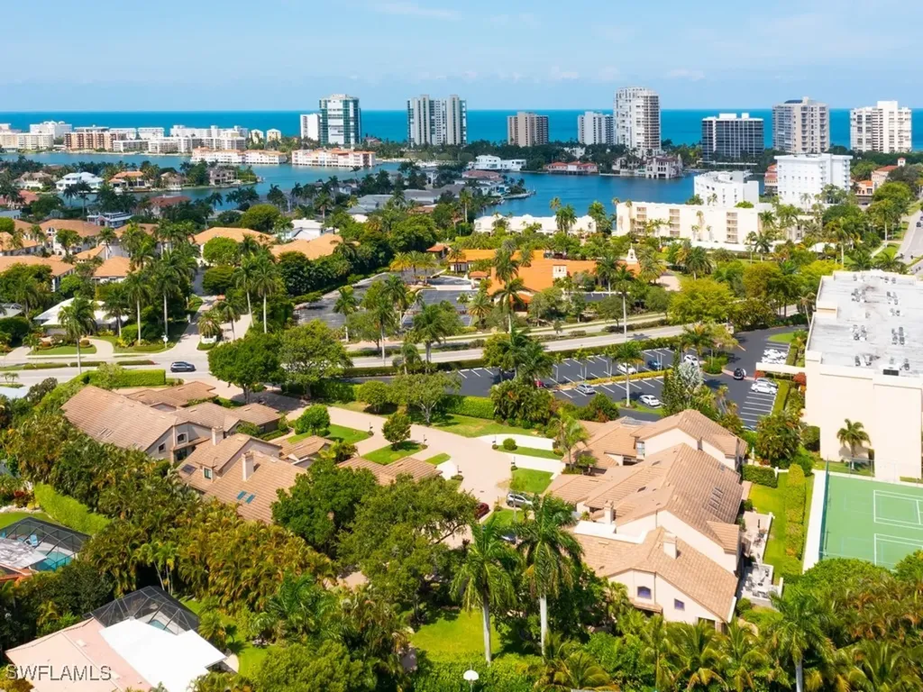 571 Park Shore Drive Naples FL 34103