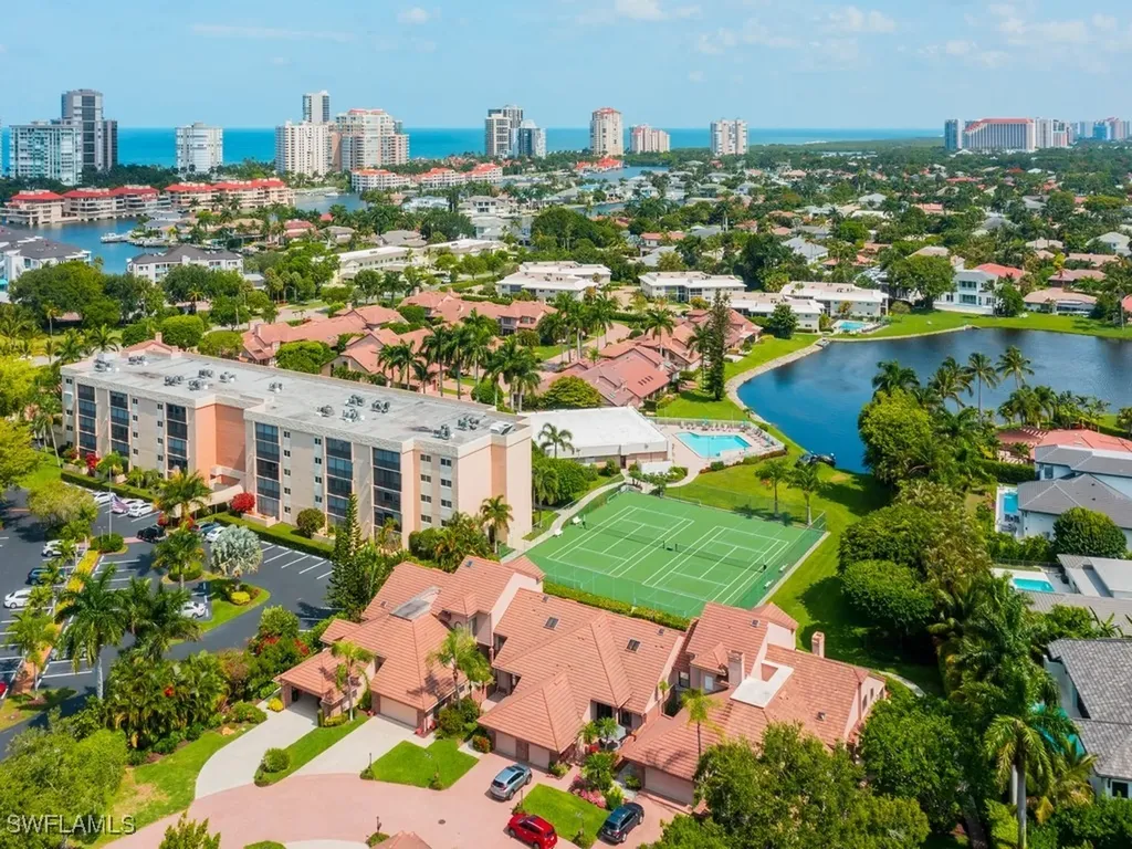 571 Park Shore Drive Naples FL 34103