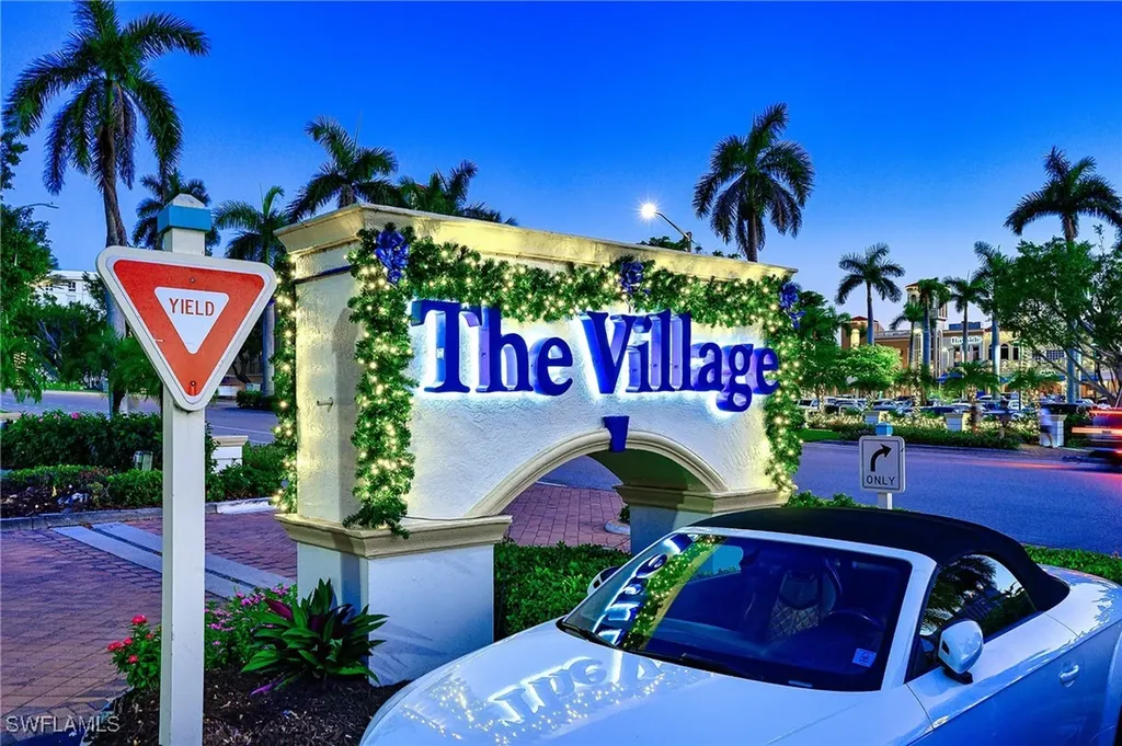 571 Park Shore Drive Naples FL 34103