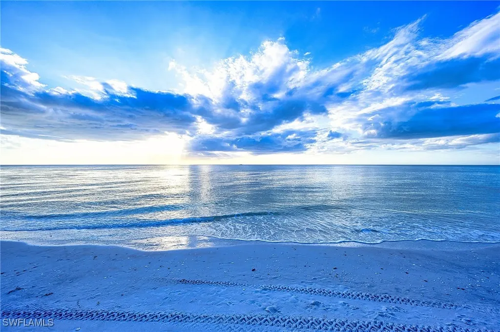 571 Park Shore Drive Naples FL 34103