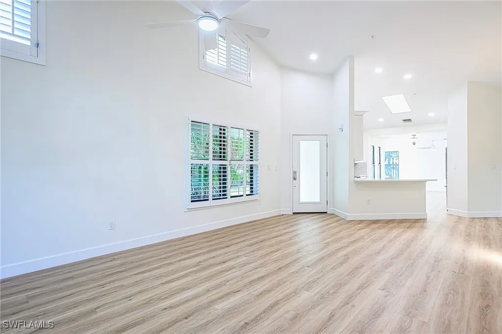 571 Park Shore Drive Naples FL 34103