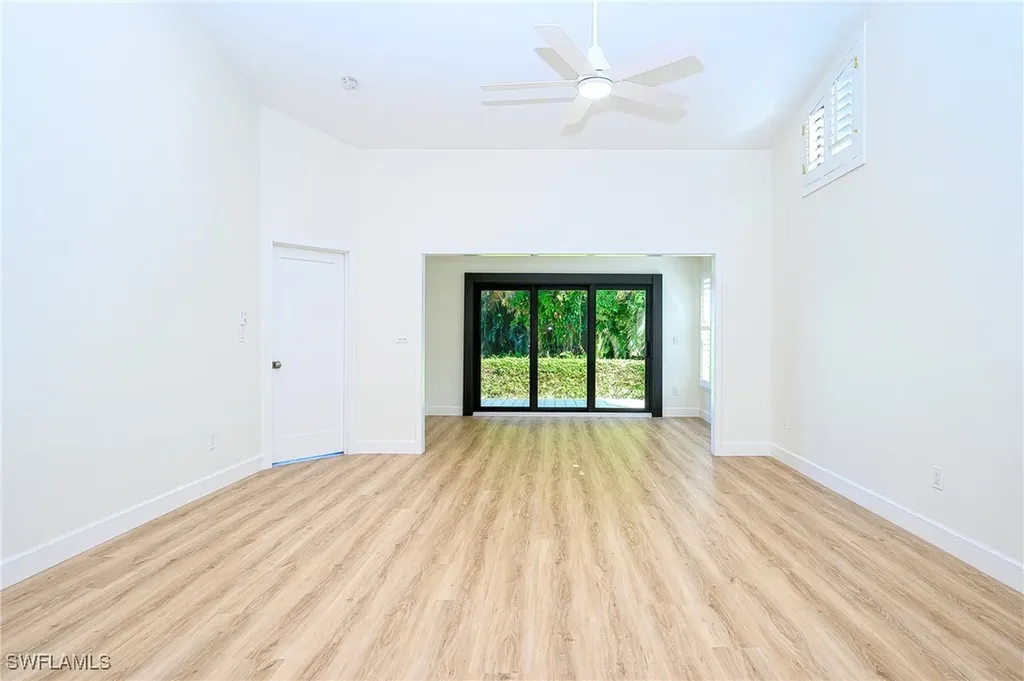 571 Park Shore Drive Naples FL 34103