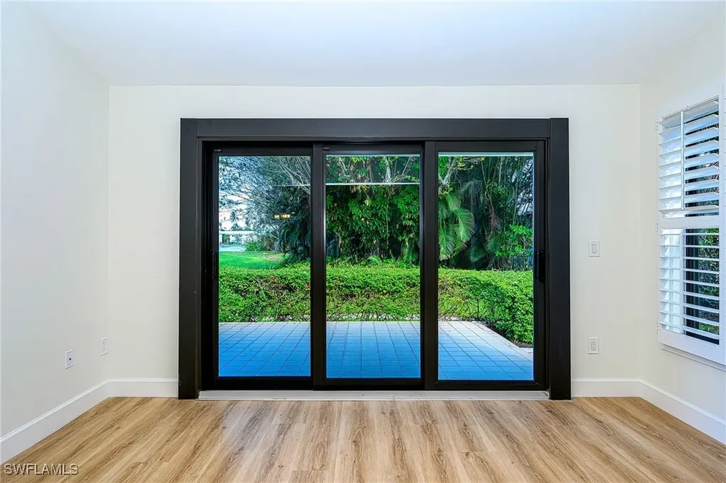571 Park Shore Drive Naples FL 34103