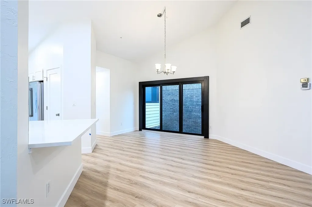 571 Park Shore Drive Naples FL 34103
