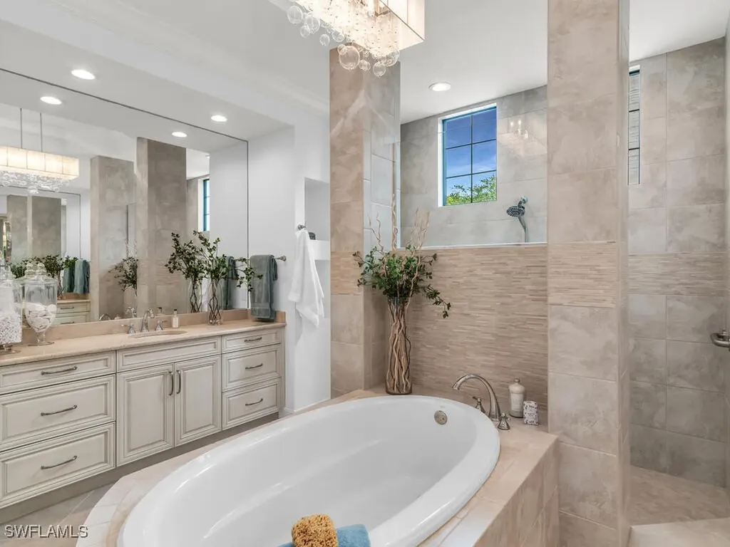 6564 Costa Circle Naples FL 34113