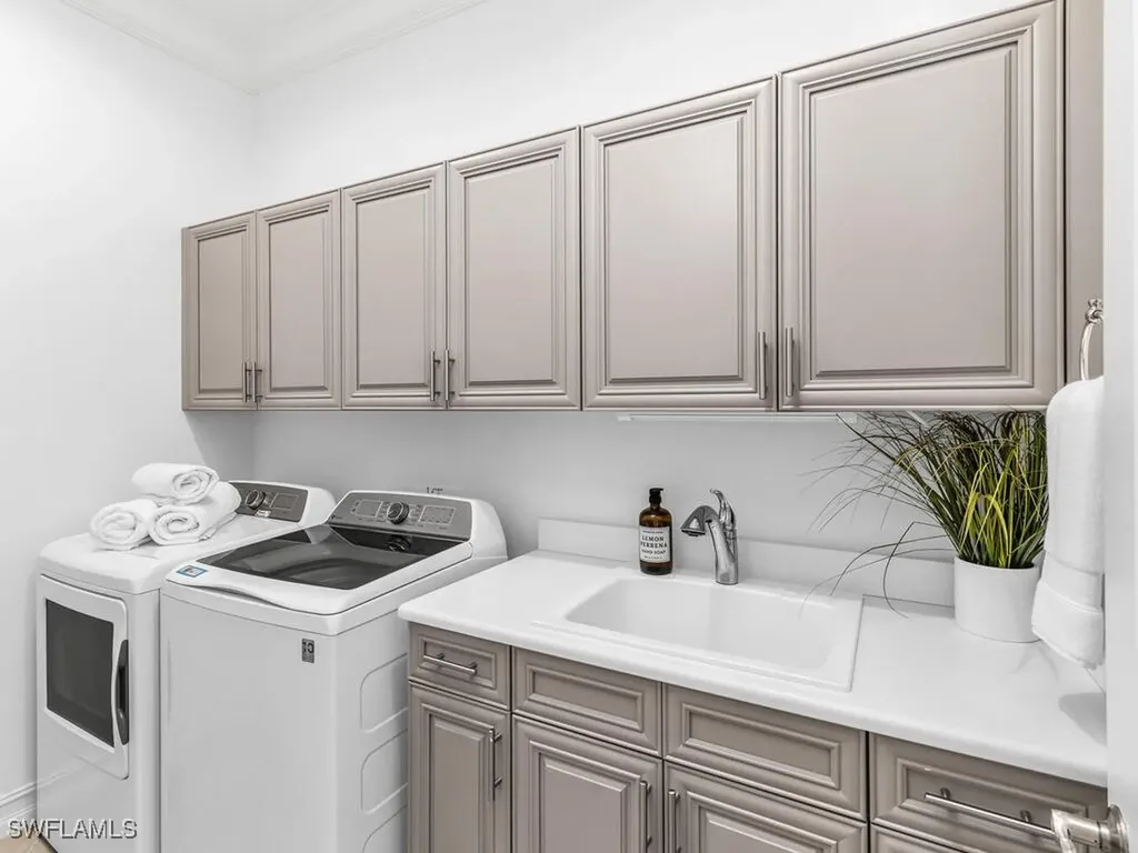 6564 Costa Circle Naples FL 34113